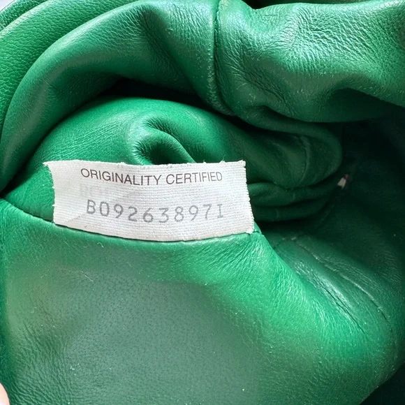 Authentic Bottega Veneta Small Pouch in green - Picture 8 of 12